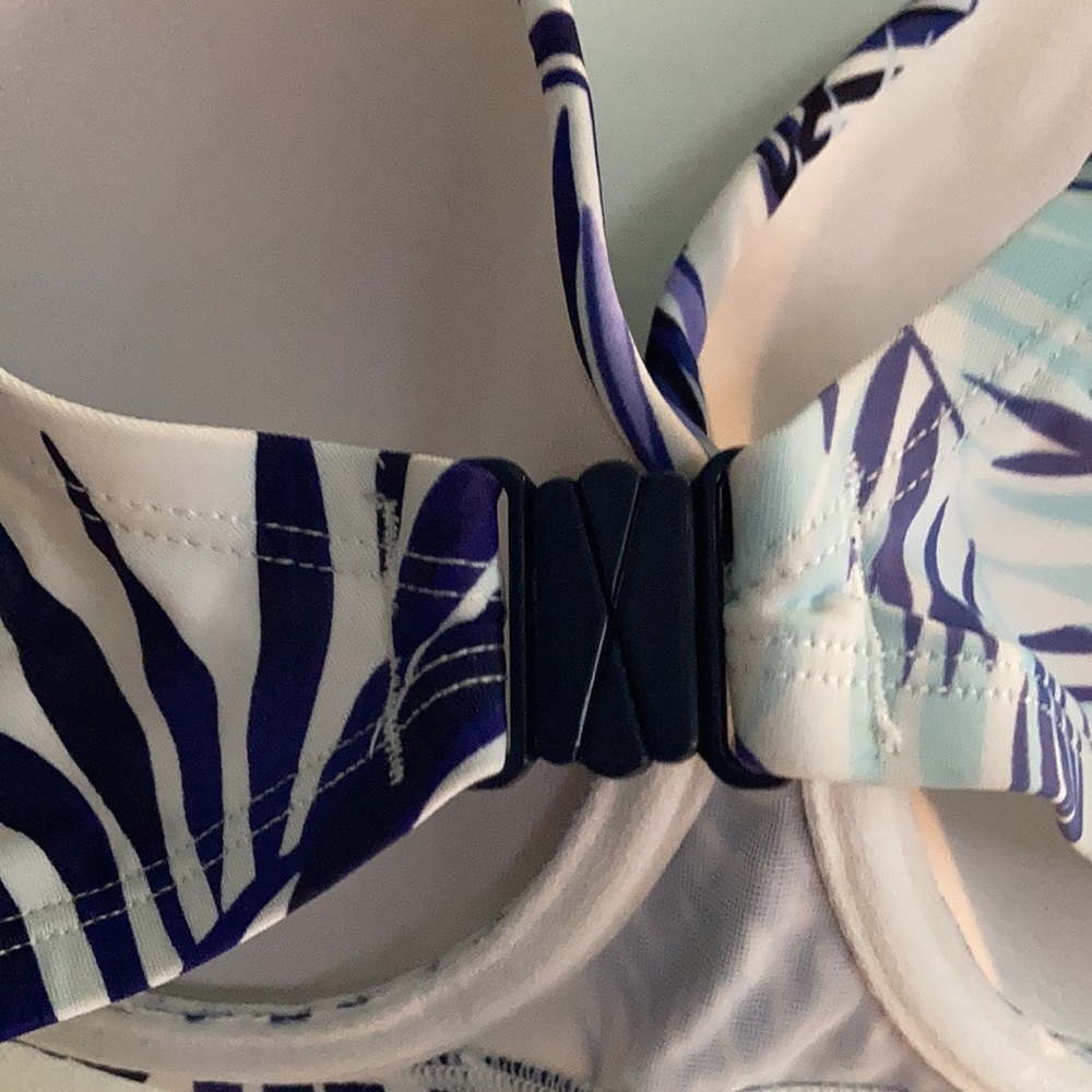 Bikini - Picture 3 of 6